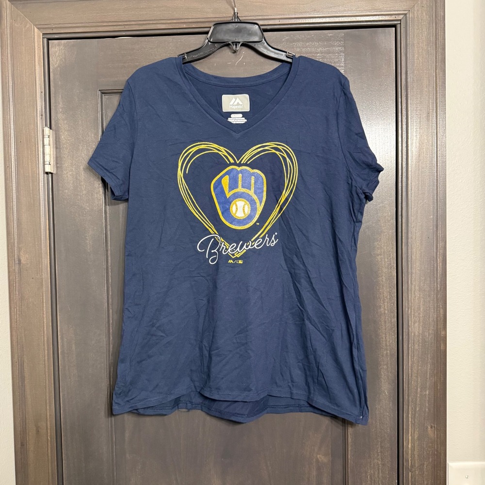 Majestic NWOT Milwaukee Brewers Womens XL Navy Blue V-Neck Heart Graphic T-Shirt
